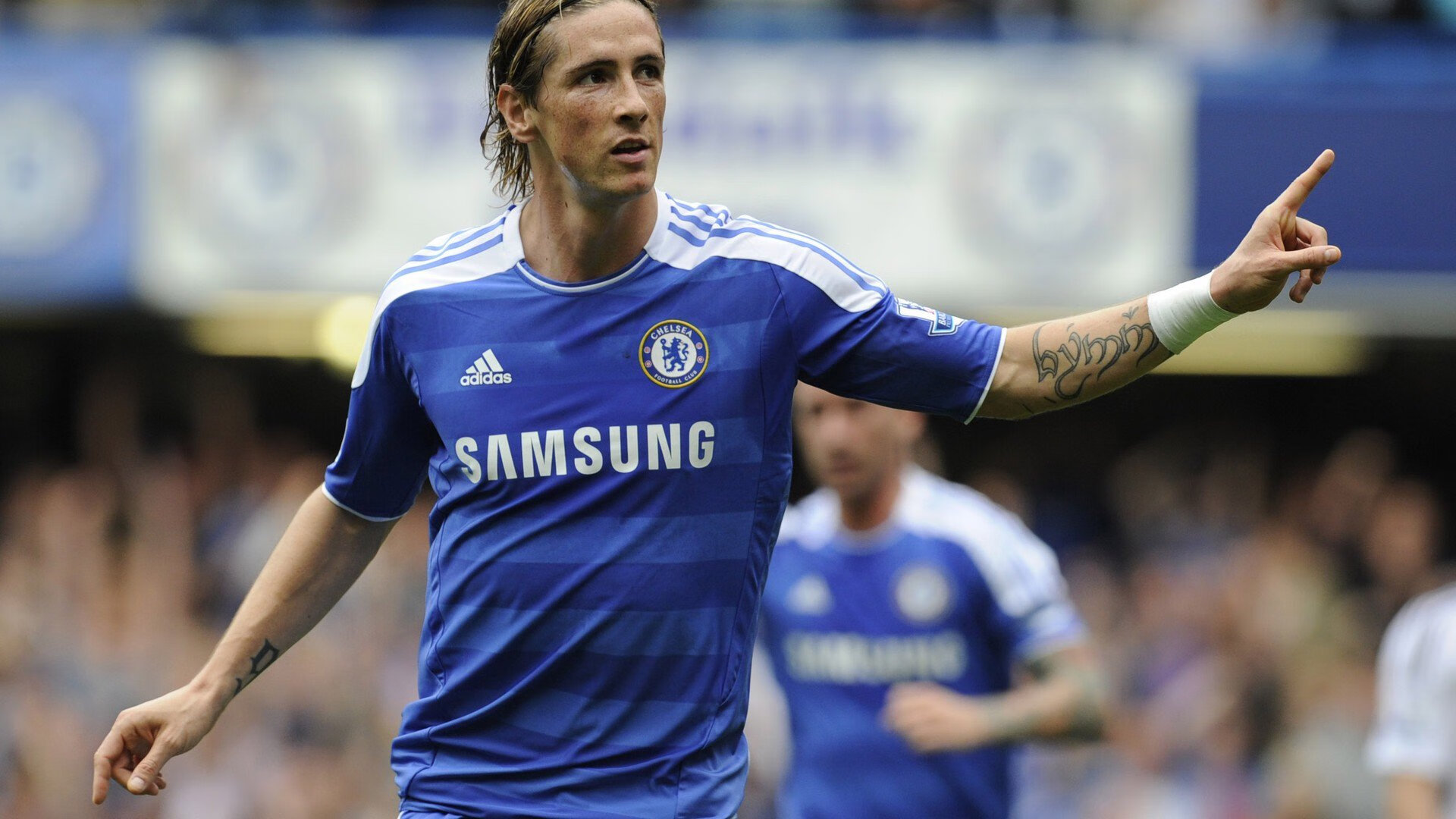 爱游戏体育-中超球票价格调整吸引更多家庭观众走进球场，中超足球票