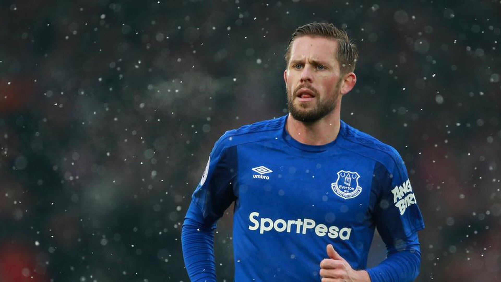 爱游戏官网-英超经典战役:多次领先后逆转的足球奇迹,英超名场面